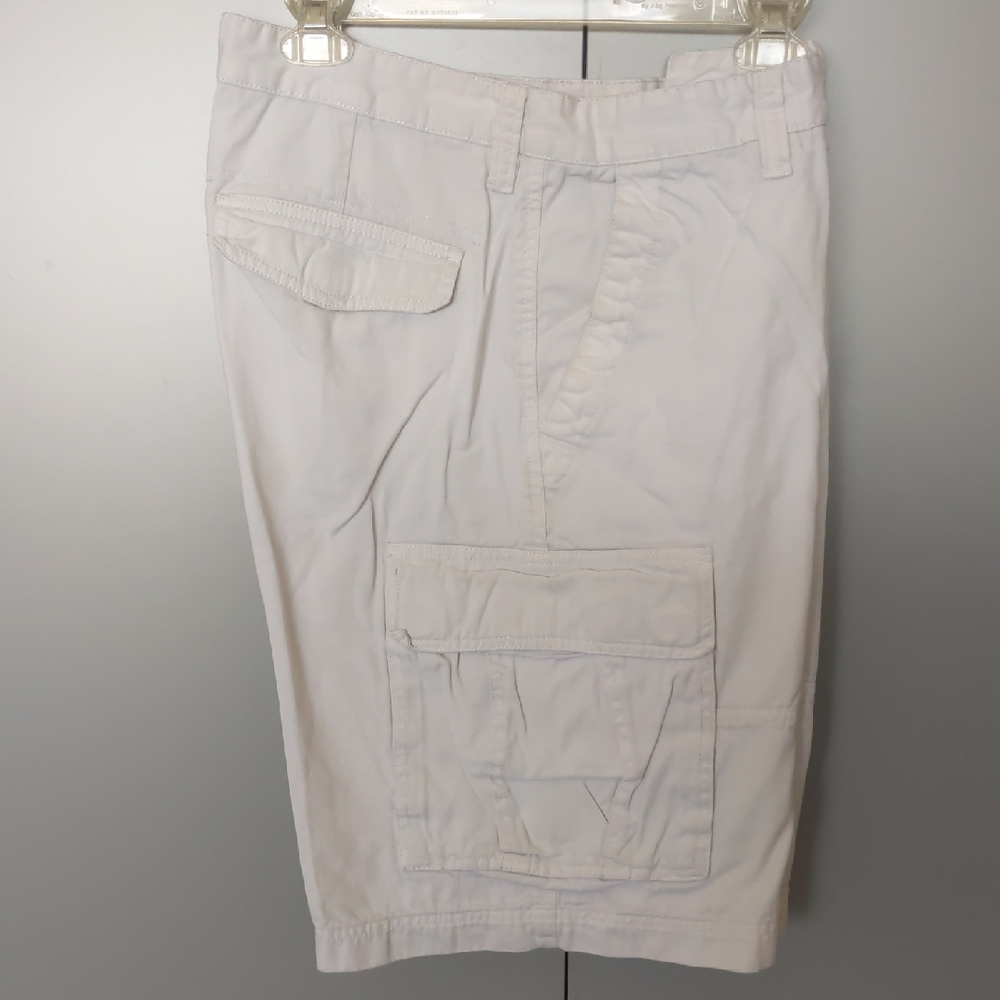 St. John's Bay White Cargo Shorts. 34" waist, 11" inseam. One owner shorts.